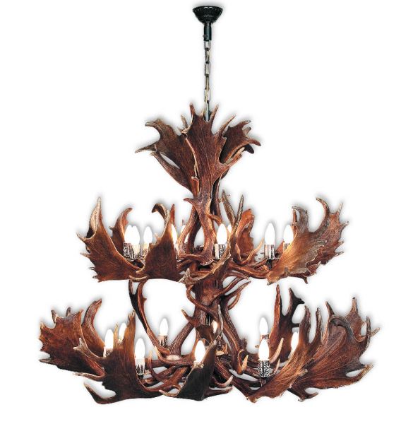 Lampadario con vere corna di daino. Luci: 20xE14 M: 140x140x130cm 1536