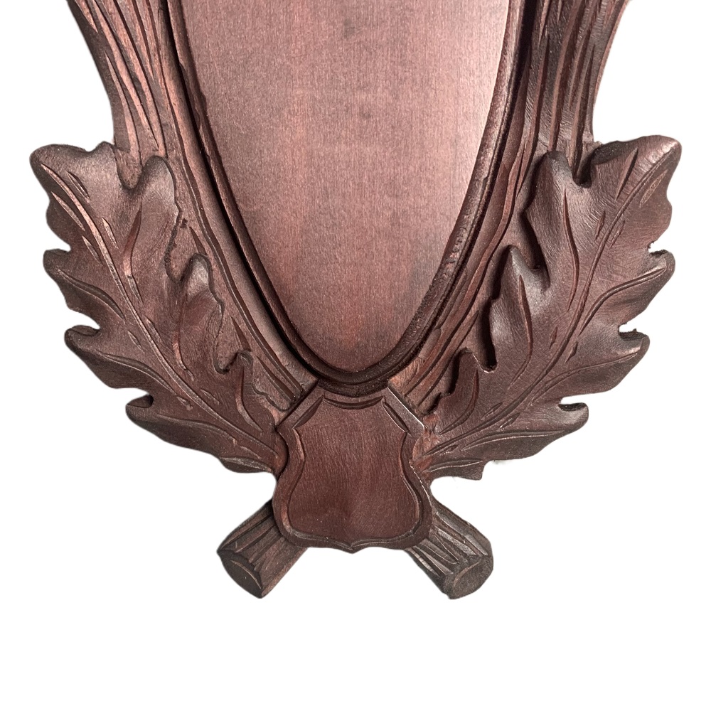 Ecusson de bois pour trophée de chevreuil. Massacre. 32x17cm 032801_01