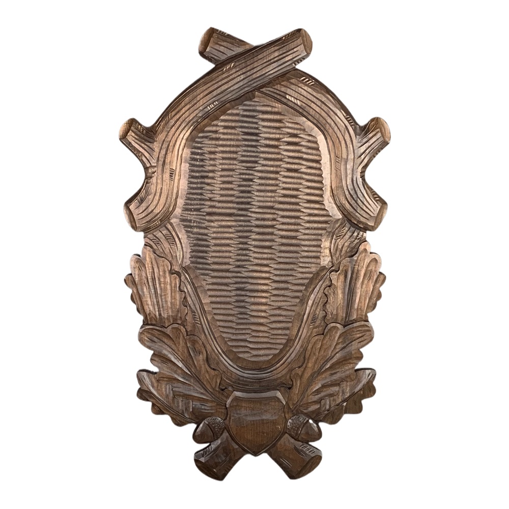 Trophäenschild für hirsch aus holz. Brett. Geweih. Stangen.  65x37cm  231001