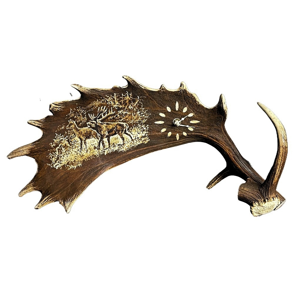 Handdekorierte Damhirschhornuhr. Stangen. Dekoration. Kamin. 172201H32