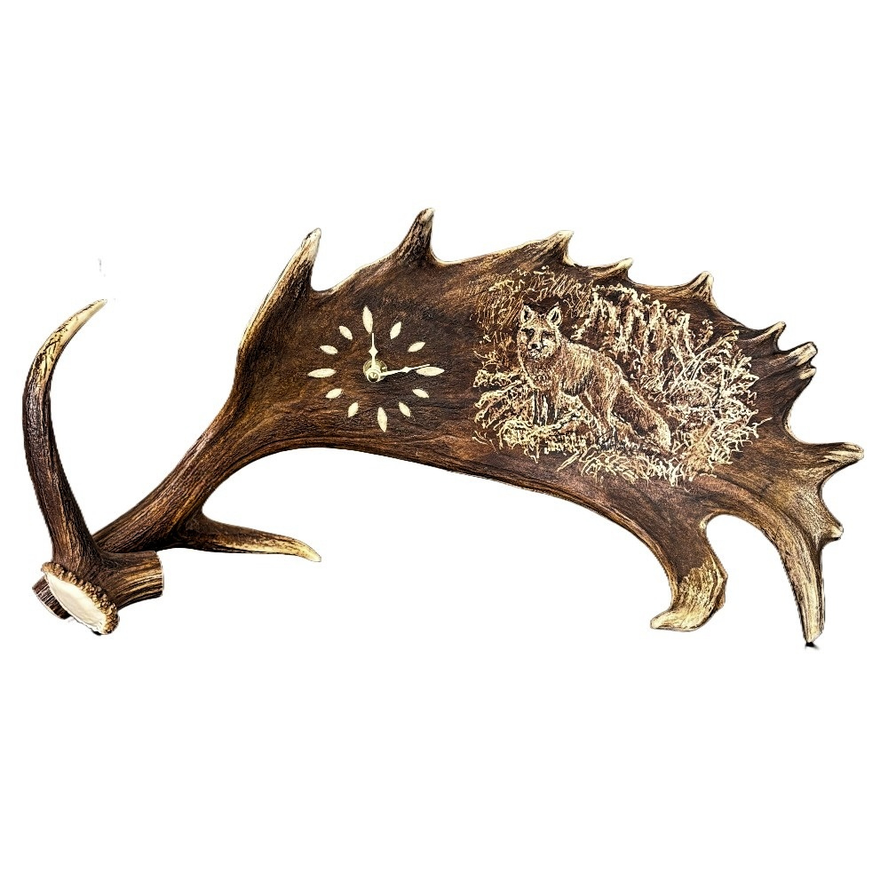 Handdekorierte Damhirschhornuhr. Stangen. Dekoration. Kamin. 172201H40