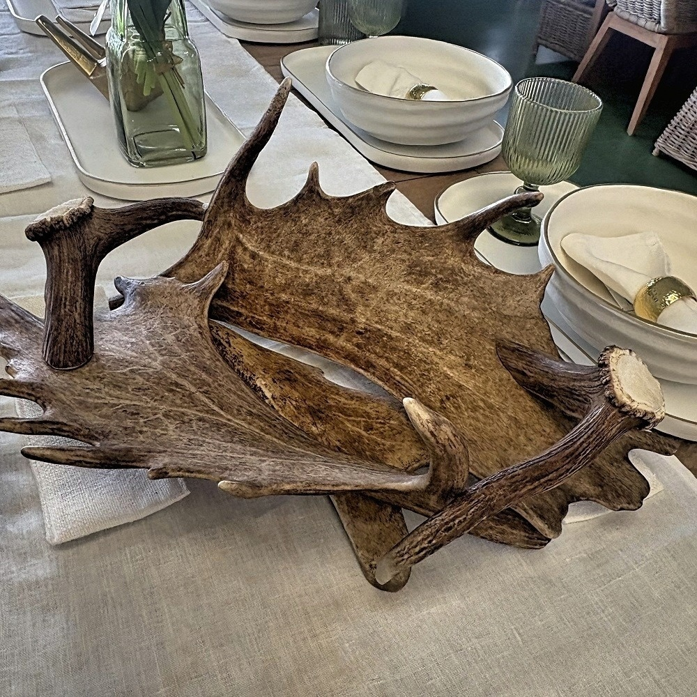 Centrotavola portafrutta con vere corna di daino. Decorazione, caccia. 174101