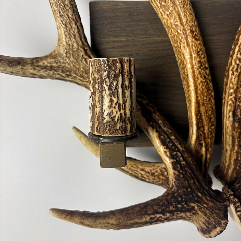 Applique, lampada da parete con vero corno di cervo sika. 2xE14 50x55cm 153431