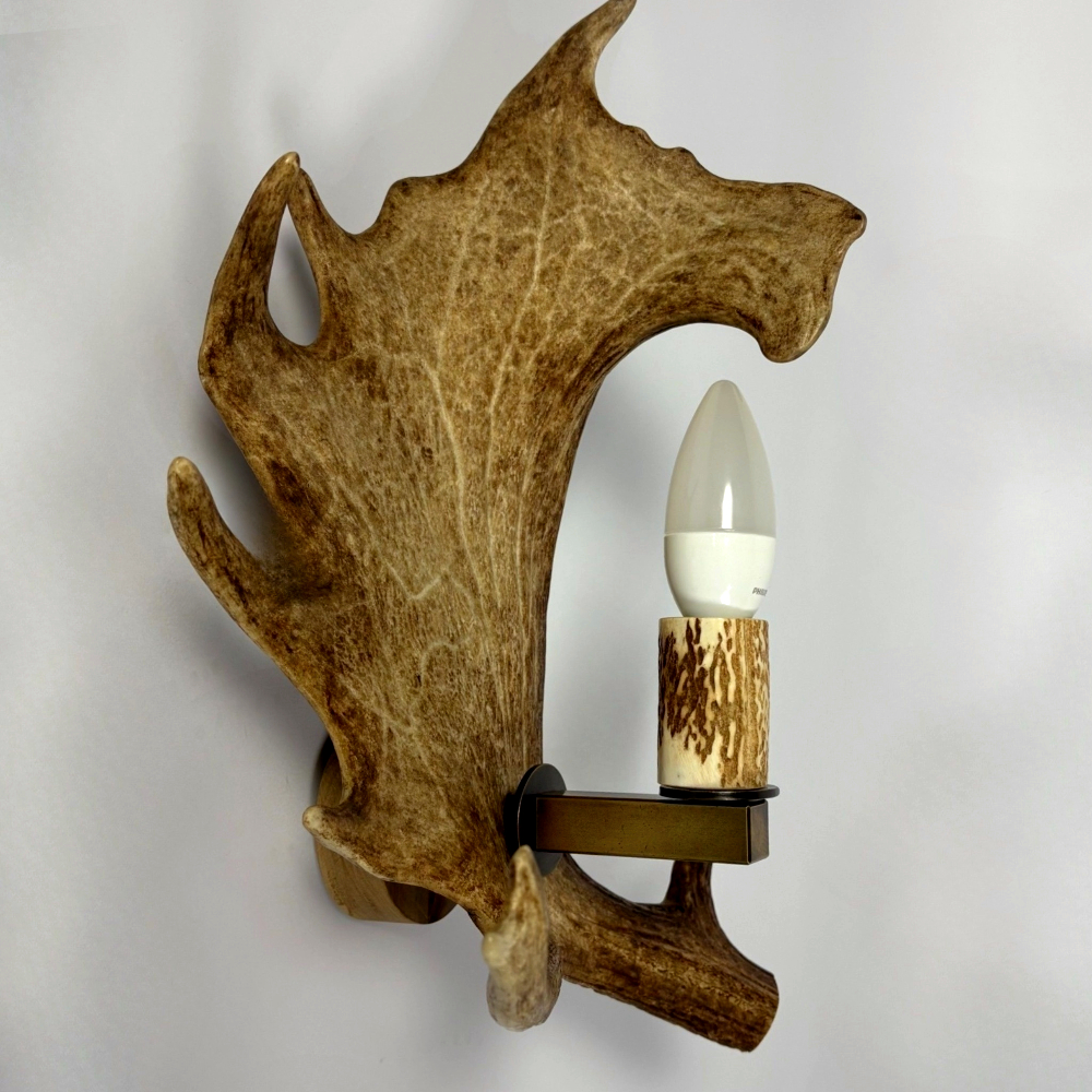 Applique, lampada da parete con vero corno di daino. 1xE14 25x35cm 1537214