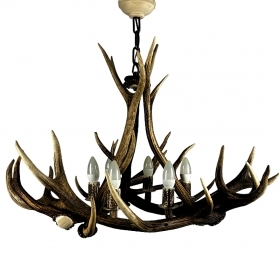 Lampadario con vere corna di cervo. Luci: 6xE14 M: 85x8